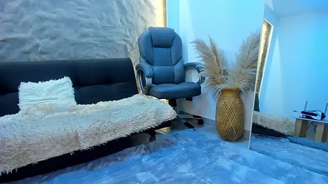 Snapshot of Isa__Blanc chatting on February 7, 3:01 am Isa Blanc online show from February 7, 3:01 am