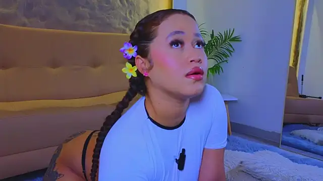 Snapshot of Isa__Blanc chatting on October 6, 3:15 am Isa Blanc online show from October 6, 3:15 am