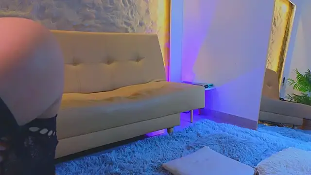 Snapshot of Isa__Blanc chatting on October 20, 2:34 am Isa Blanc online show from October 20, 2:34 am