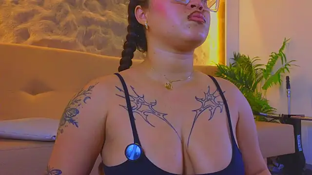 Snapshot of Isa__Blanc chatting on November 28, 3:09 am Isa Blanc online show from November 28, 3:09 am