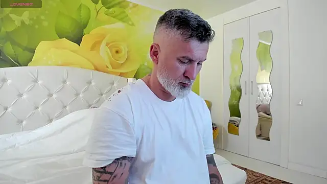 BlowMyXXL online show from April 7, 2:17 pm