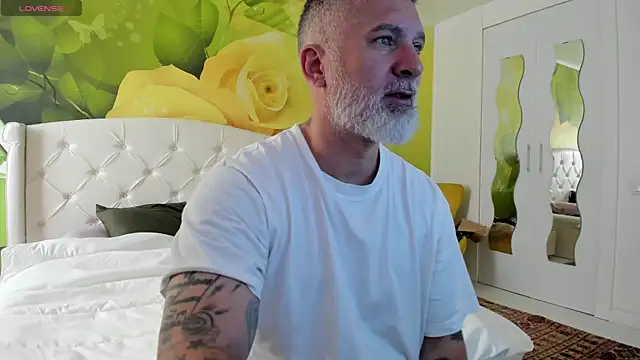 BlowMyXXL online show from April 14, 6:30 am