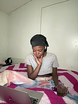 Snapshot of minimama69 chatting on July 20, 3:32 am minimama69 online show from July 20, 3:32 am