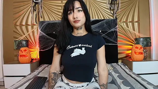 emmily keller19 online show from October 8, 1:20 pm