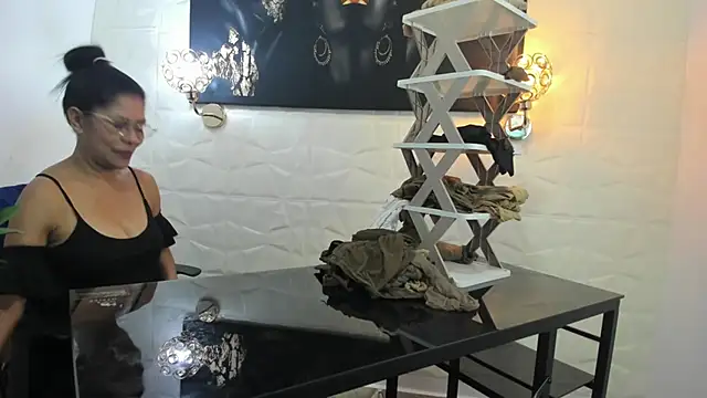 miss lucero1 online show from February 15, 11:58 pm