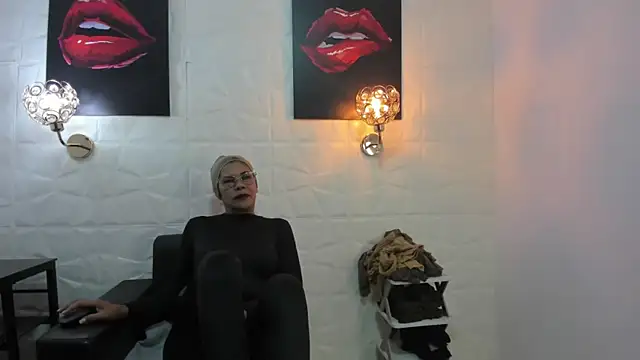 miss lucero1 online show from February 27, 7:04 pm