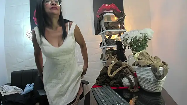 miss lucero1 online show from March 8, 5:28 am