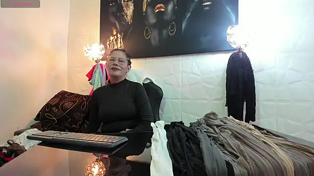 miss lucero1 online show from October 21, 1:39 am