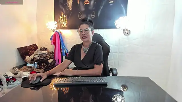 miss lucero1 online show from November 7, 11:49 pm