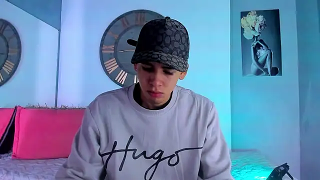 Snapshot of Mike_0233_ chatting on December 28, 3:37 am Mike 0233 online show from December 28, 3:37 am