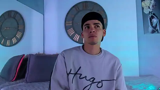 Snapshot of Mike_0233_ chatting on December 29, 3:11 am Mike 0233 online show from December 29, 3:11 am