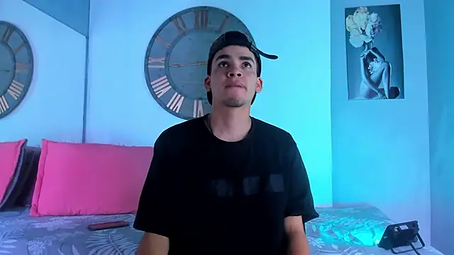 Snapshot of Mike_0233_ chatting on December 31, 4:06 am Mike 0233 online show from December 31, 4:06 am