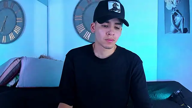 Snapshot of Mike_0233_ chatting on January 5, 4:47 am Mike 0233 online show from January 5, 4:47 am