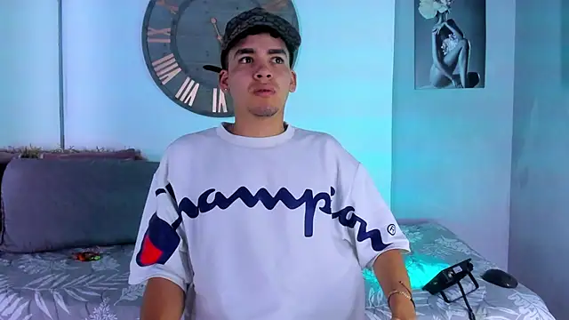 Snapshot of Mike_0233_ chatting on January 7, 3:35 am Mike 0233 online show from January 7, 3:35 am