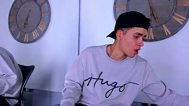 Snapshot of Mike_0233_ chatting on January 10, 8:07 am Mike 0233 online show from January 10, 8:07 am