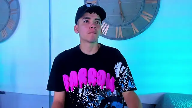 Snapshot of Mike_0233_ chatting on January 12, 4:52 am Mike 0233 online show from January 12, 4:52 am