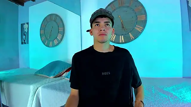 Snapshot of Mike_0233_ chatting on January 19, 4:33 am Mike 0233 online show from January 19, 4:33 am