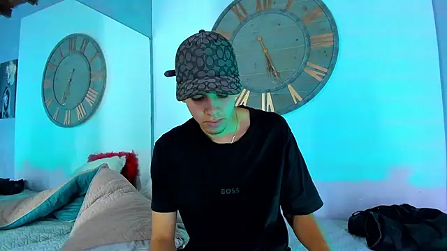 Snapshot of Mike_0233_ chatting on January 19, 7:57 am Mike 0233 online show from January 19, 7:57 am