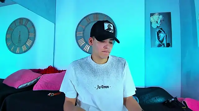 Snapshot of Mike_0233_ chatting on January 21, 4:21 am Mike 0233 online show from January 21, 4:21 am