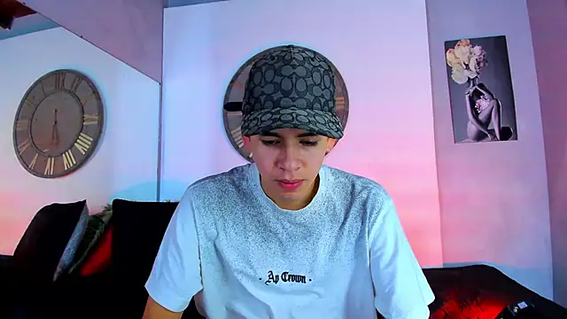 Snapshot of Mike_0233_ chatting on January 22, 3:52 am Mike 0233 online show from January 22, 3:52 am