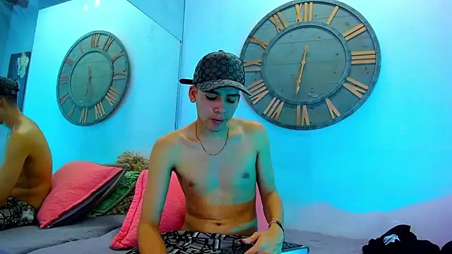 Snapshot of Mike_0233_ chatting on January 28, 7:11 am Mike 0233 online show from January 28, 7:11 am