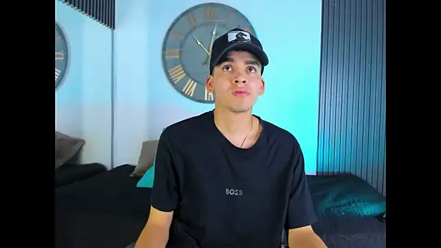 Snapshot of Mike_0233_ chatting on January 29, 4:05 am Mike 0233 online show from January 29, 4:05 am