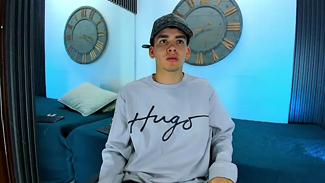 Snapshot of Mike_0233_ chatting on February 8, 4:03 am Mike 0233 online show from February 8, 4:03 am