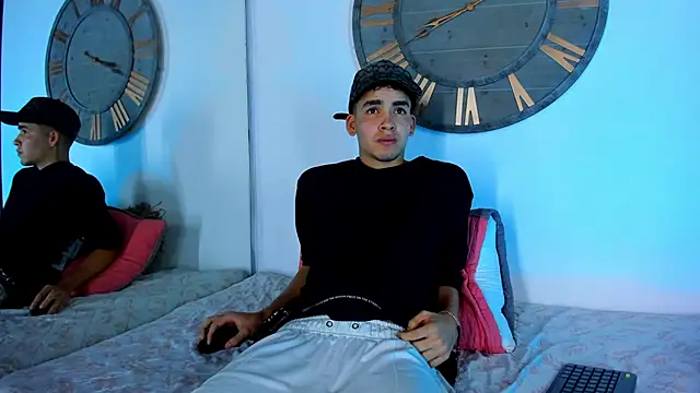 Snapshot of Mike_0233_ chatting on February 9, 7:49 am Mike 0233 online show from February 9, 7:49 am