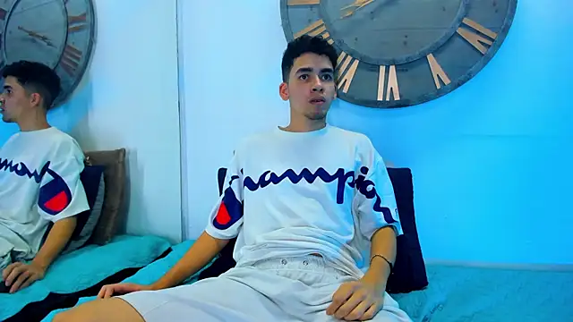 Snapshot of Mike_0233_ chatting on February 13, 7:56 am Mike 0233 online show from February 13, 7:56 am