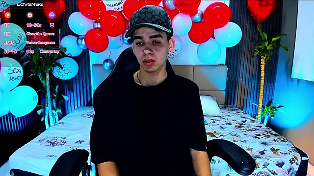 Snapshot of Mike_0233_ chatting on February 16, 9:04 am Mike 0233 online show from February 16, 9:04 am