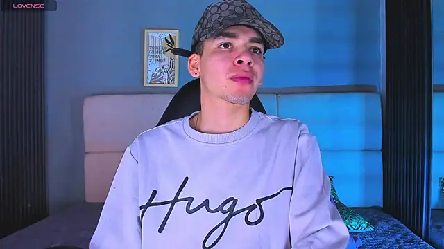 Snapshot of Mike_0233_ chatting on February 18, 5:09 am Mike 0233 online show from February 18, 5:09 am