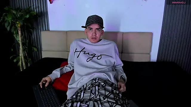 Snapshot of Mike_0233_ chatting on February 25, 8:03 am Mike 0233 online show from February 25, 8:03 am