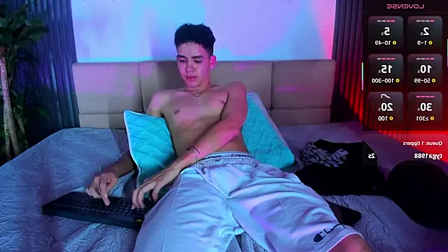 Snapshot of Mike_0233_ chatting on February 27, 8:06 am Mike 0233 online show from February 27, 8:06 am