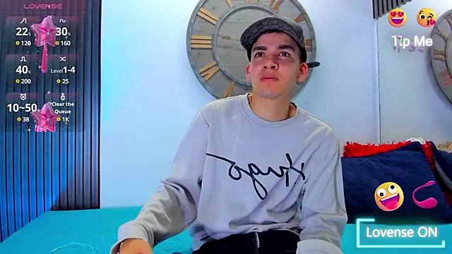 Snapshot of Mike_0233_ chatting on February 28, 4:10 am Mike 0233 online show from February 28, 4:10 am