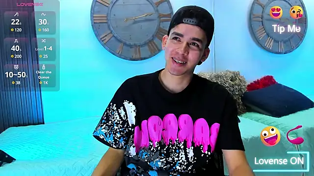 Snapshot of Mike_0233_ chatting on March 1, 4:04 am Mike 0233 online show from March 1, 4:04 am