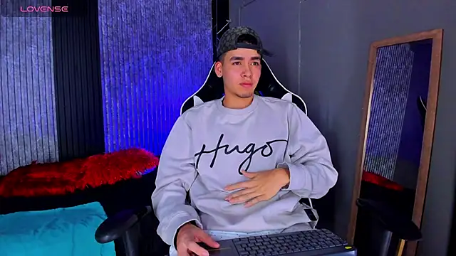 Snapshot of Mike_0233_ chatting on March 7, 4:13 am Mike 0233 online show from March 7, 4:13 am