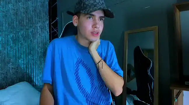 Snapshot of Mike_0233_ chatting on March 12, 7:46 am Mike 0233 online show from March 12, 7:46 am