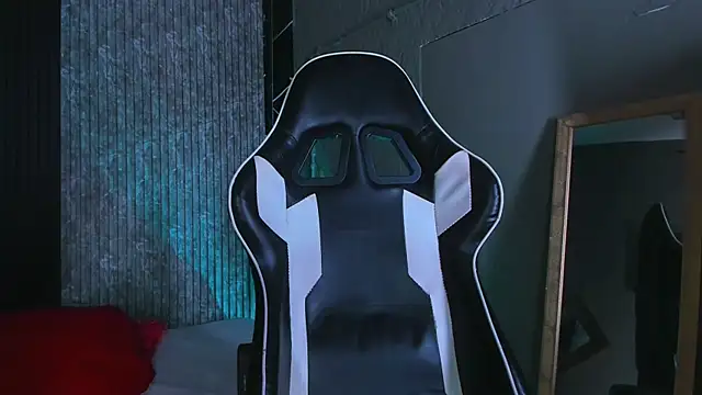 Snapshot of Mike_0233_ chatting on March 13, 4:27 am Mike 0233 online show from March 13, 4:27 am