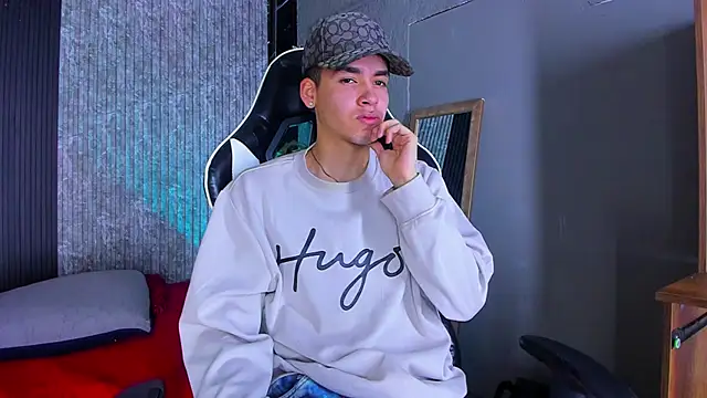 Snapshot of Mike_0233_ chatting on March 15, 4:24 am Mike 0233 online show from March 15, 4:24 am