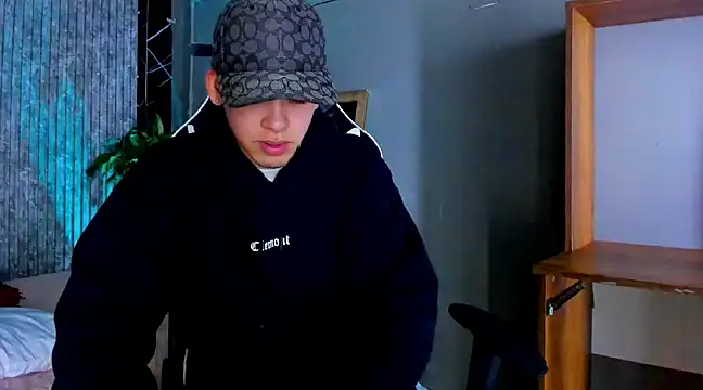 Snapshot of Mike_0233_ chatting on March 21, 3:44 am Mike 0233 online show from March 21, 3:44 am