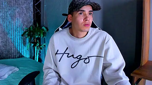 Snapshot of Mike_0233_ chatting on March 22, 8:08 am Mike 0233 online show from March 22, 8:08 am