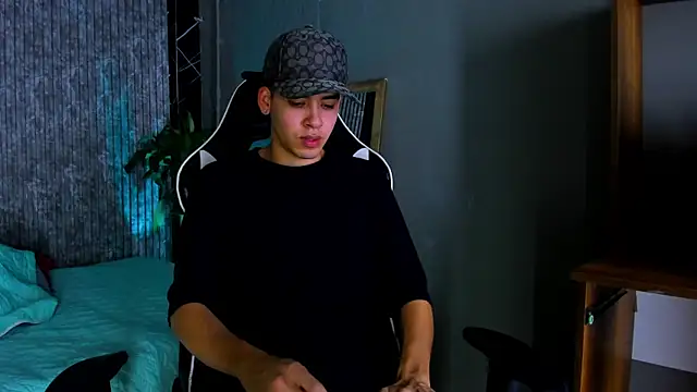 Snapshot of Mike_0233_ chatting on March 23, 4:05 am Mike 0233 online show from March 23, 4:05 am