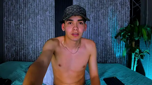 Snapshot of Mike_0233_ chatting on March 23, 7:53 am Mike 0233 online show from March 23, 7:53 am