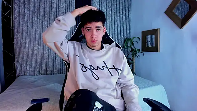 Snapshot of Mike_0233_ chatting on September 10, 4:12 am Mike 0233 online show from September 10, 4:12 am