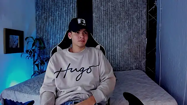 Snapshot of Mike_0233_ chatting on September 12, 4:23 am Mike 0233 online show from September 12, 4:23 am