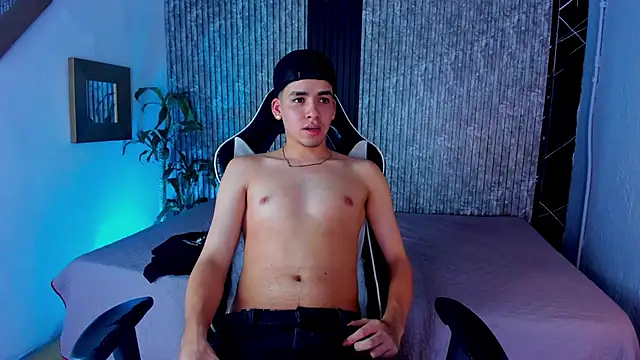 Snapshot of Mike_0233_ chatting on September 13, 4:45 am Mike 0233 online show from September 13, 4:45 am