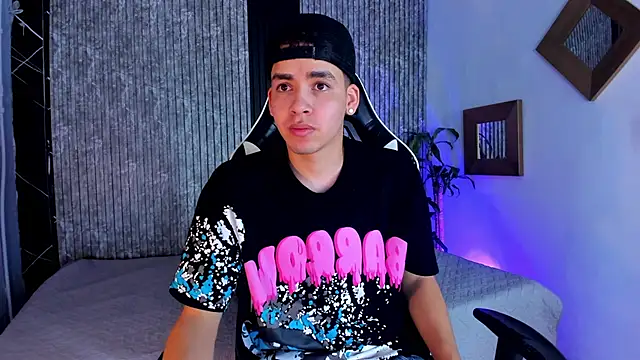 Snapshot of Mike_0233_ chatting on September 16, 4:13 am Mike 0233 online show from September 16, 4:13 am