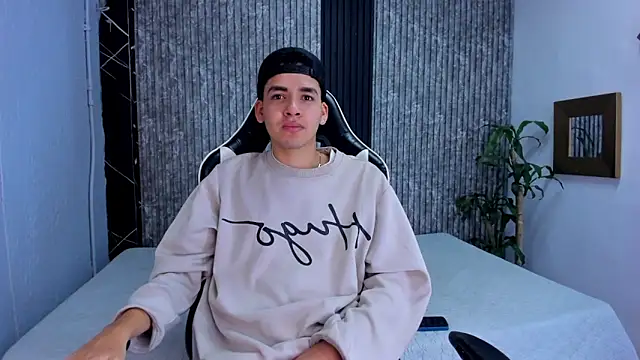 Snapshot of Mike_0233_ chatting on September 20, 3:51 am Mike 0233 online show from September 20, 3:51 am