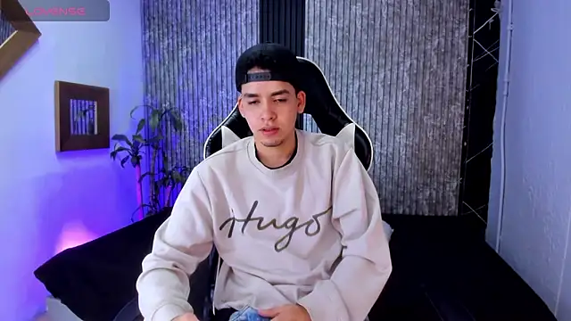 Snapshot of Mike_0233_ chatting on September 26, 4:49 am Mike 0233 online show from September 26, 4:49 am