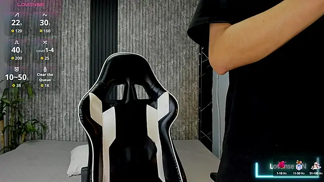 Snapshot of Mike_0233_ chatting on October 3, 5:37 am Mike 0233 online show from October 3, 5:37 am